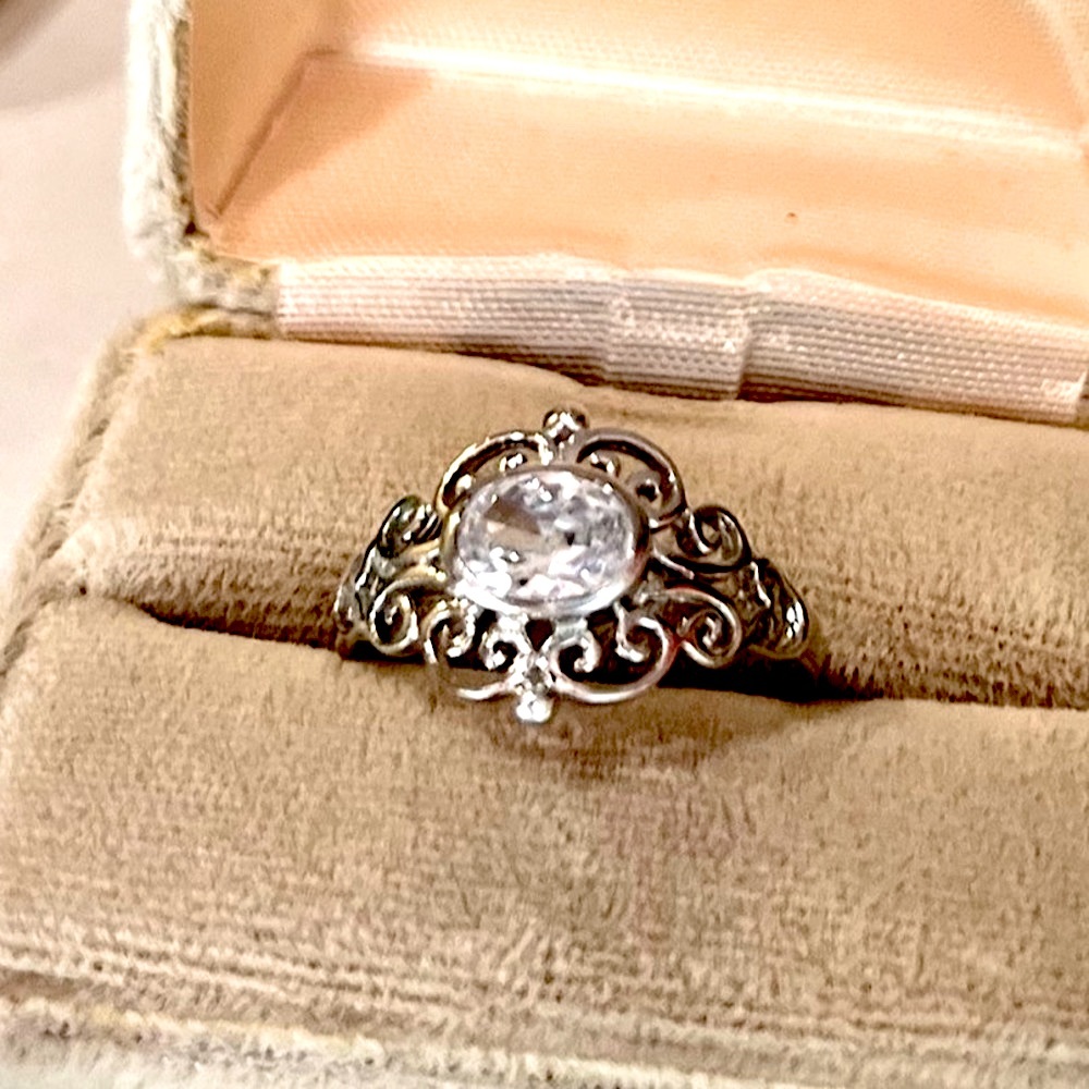 Vintage Filigree Ring with Large White Sapphire Solid 925 Sterling Silver - Picture 14 of 16